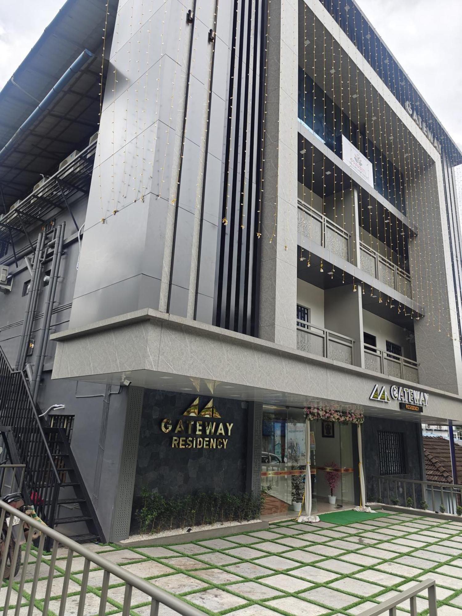 ホテル Gateway Residency Mannarakkat エクステリア 写真